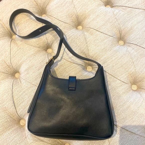 Brand New-Never Worn Shoulder bag -med sized black leather w/gold clasp detail. - Picture 4 of 5